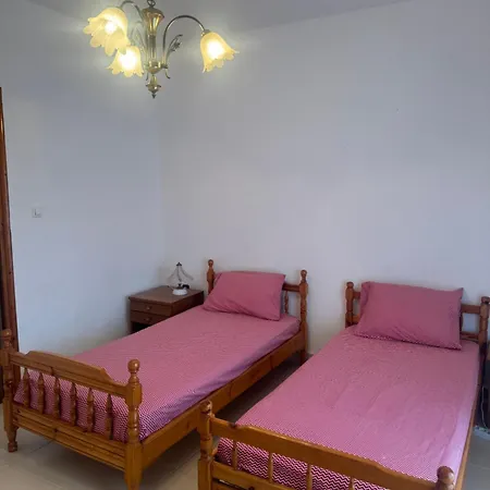 Family Maisonette Near The Sea