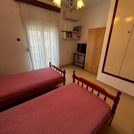 Semesterbostad Family Maisonette Near The Sea