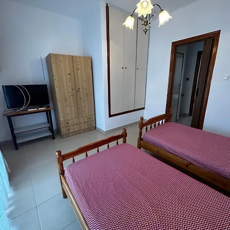Family Maisonette Near The Sea Flogita